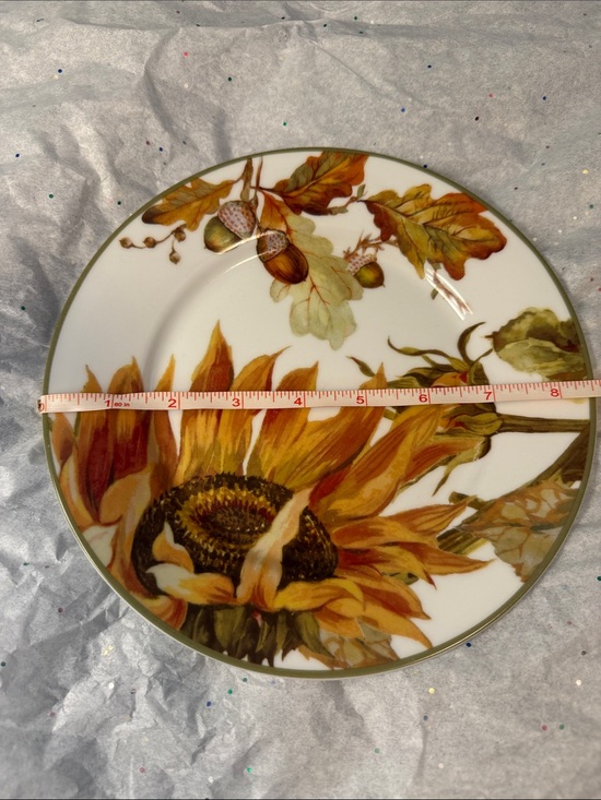 Williams Sonoma Other - Williams Sonoma Sunflower Dinner Plate in Yellow and Green